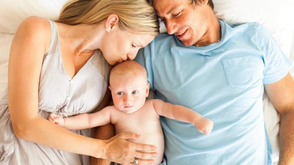 Родители с ребенком Родители с ребенком