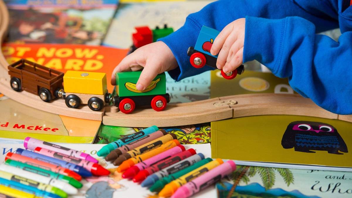 Что подарить ребенку на праздники: 10 небанальных идей Что подарить ребенку на праздники: 10 небанальных идей