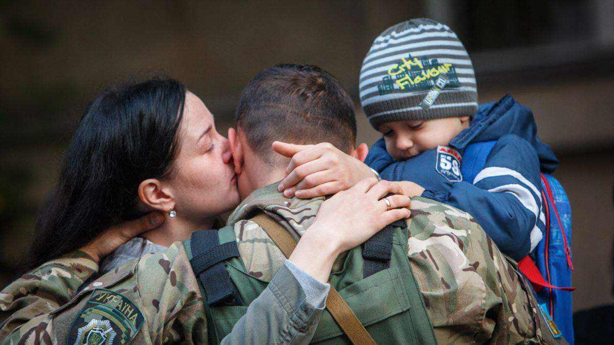Мужчины-военные не смогут пользоваться новым правом декретного отпуска Мужчины-военные не смогут пользоваться новым правом декретного отпуска