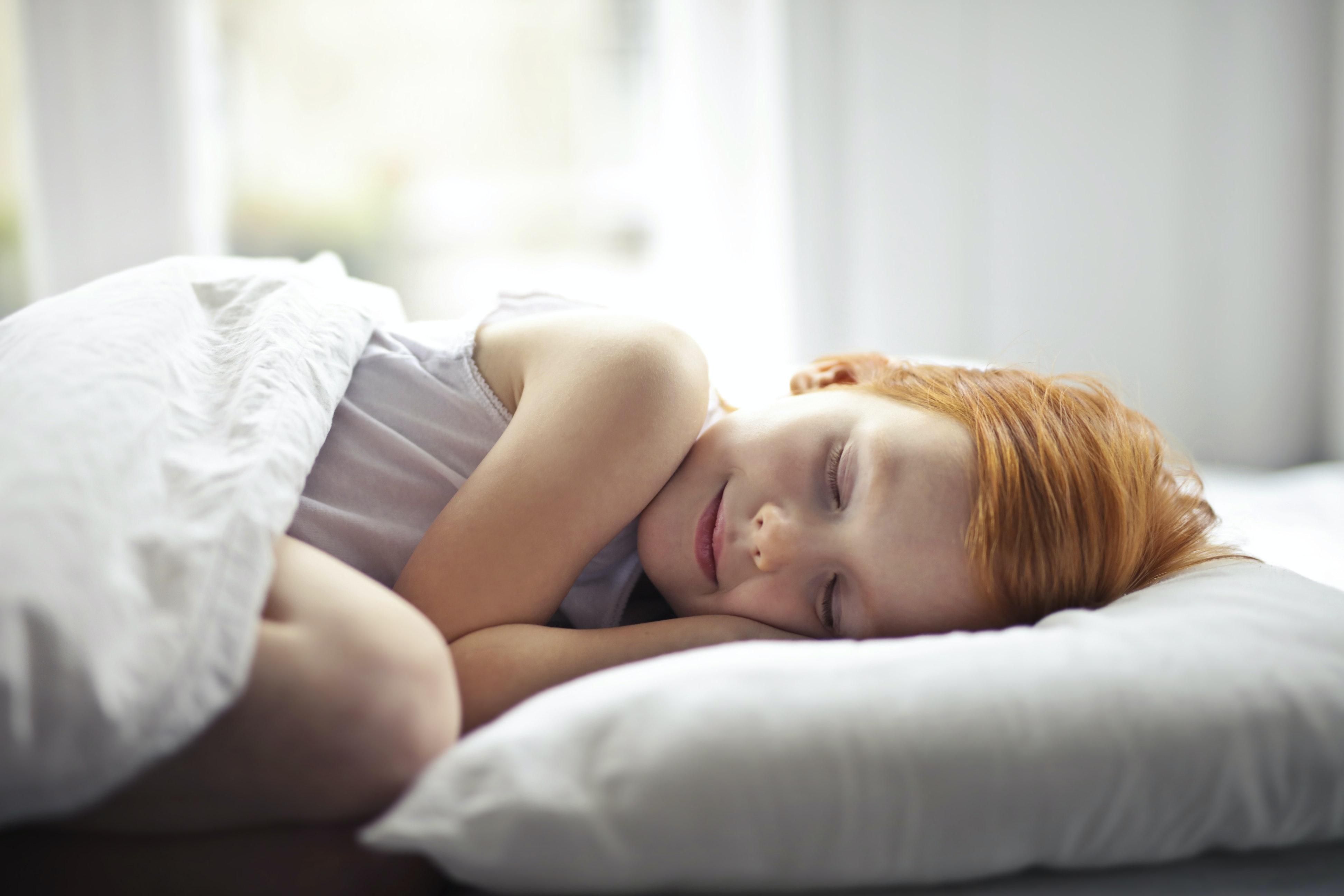 Як привчити дитину до правильного режиму сну перед школою: корисні поради 