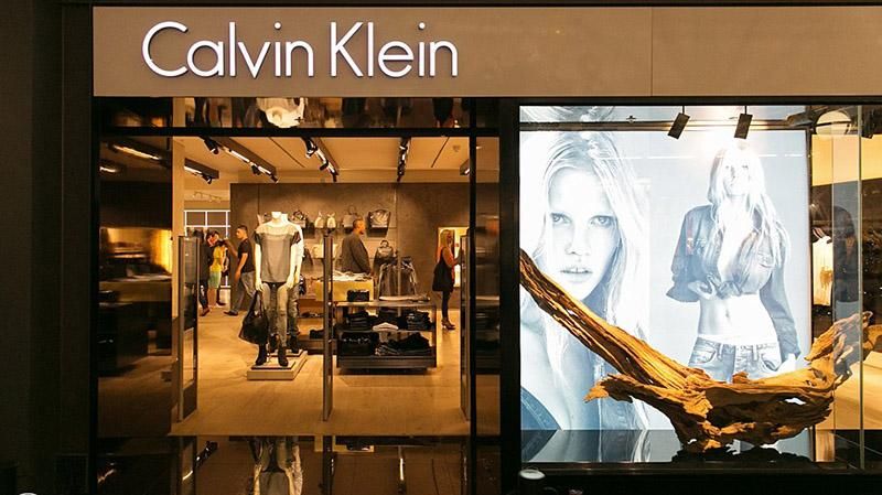 Чому одяг від Calvin Klein отримав неймовірну популярність у світі