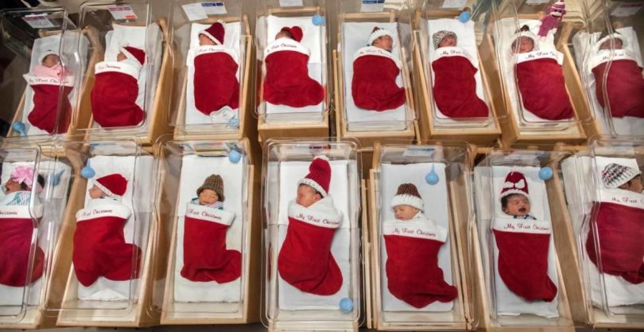 В США больница отдает новорожденных детей в рождественских чулках: милые фото