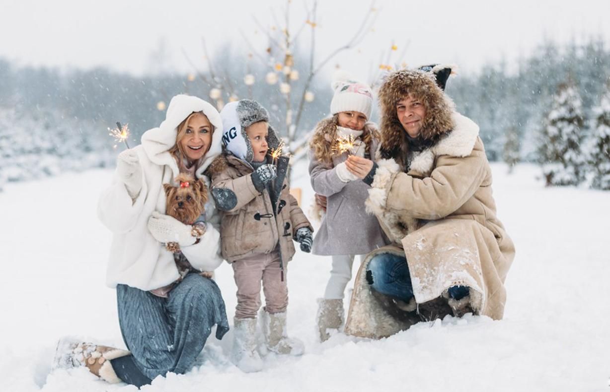 Зимняя семейная фотосессия в студии – идеи для сьемки Зимняя семейная фотосессия в студии – идеи для сьемки