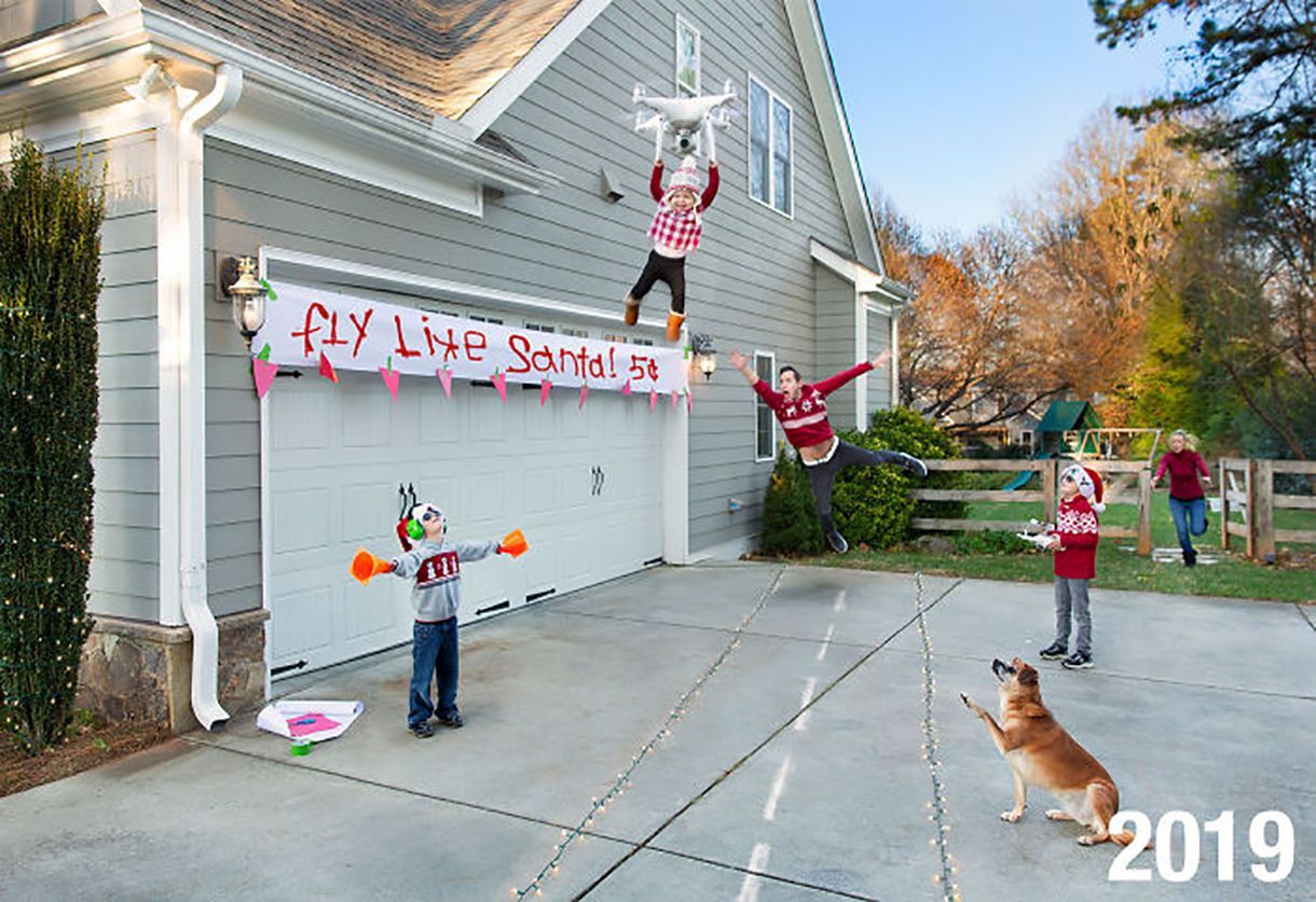Семья из США делает сумасшедшие фото на рождественских открытках для семьи