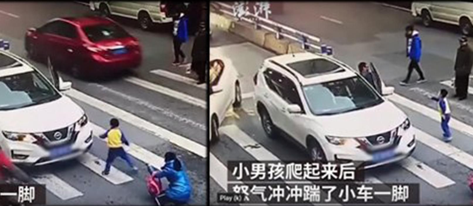 Мальчик начал бить машину, которая сбила его маму на пешеходном переходе: трогательное видео