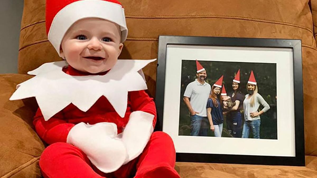 Мама зробила оригінальні світлини свого сина, одягнувши його в різдвяного ельфа: милі фото