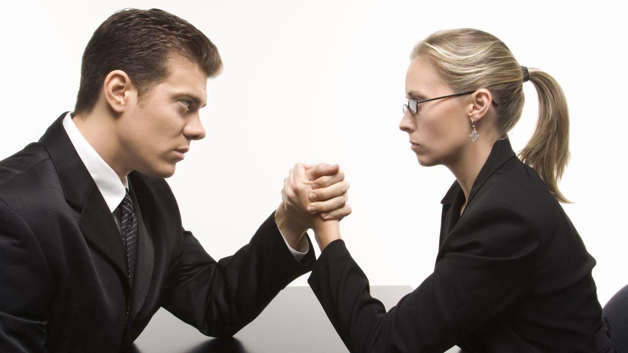 Як чоловіки реагують на те, що їхні жінки заробляють більше: дослідження Як чоловіки реагують на те, що їхні жінки заробляють більше: дослідження