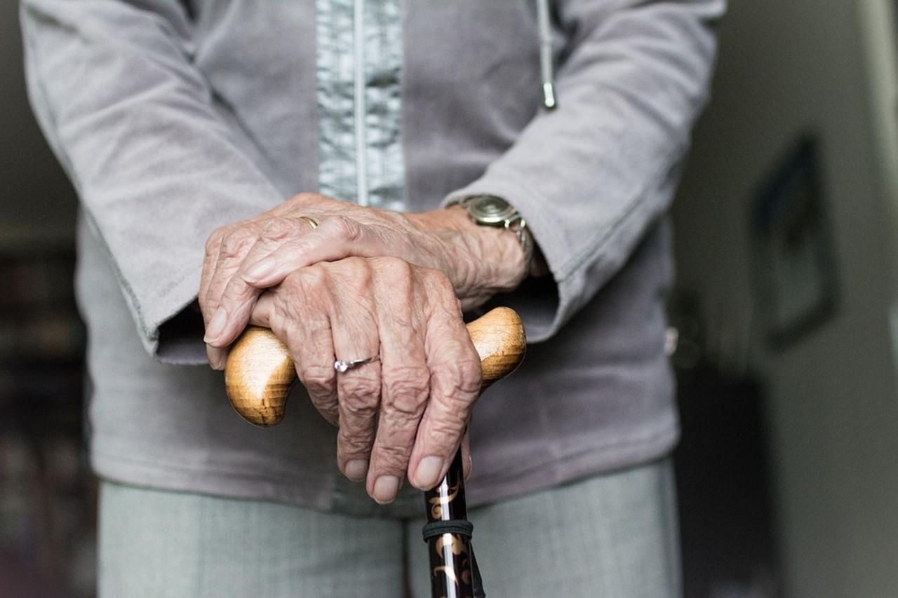 82-річна бабуся побила бодібілдера-злодія, який вломився в її будинок