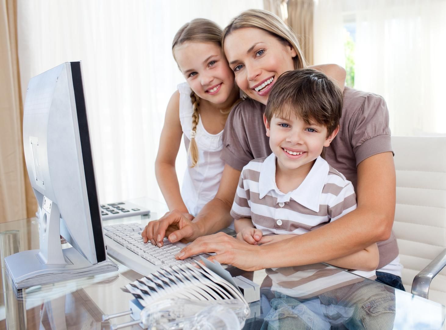 Дети работающих мам не менее счастливы, чем дети мам-домохозяек: исследование