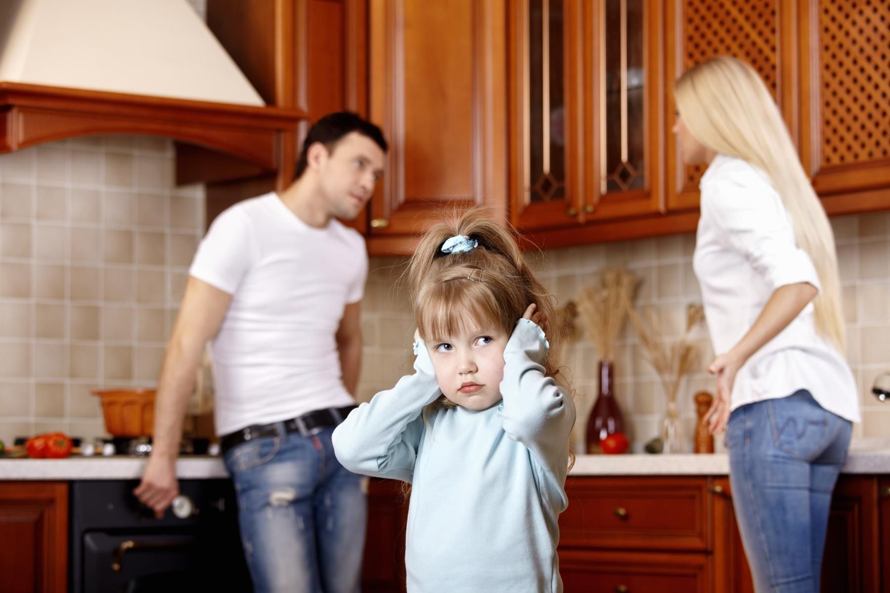 Как ссориться при детях и что категорически запрещено делать: советы психолога