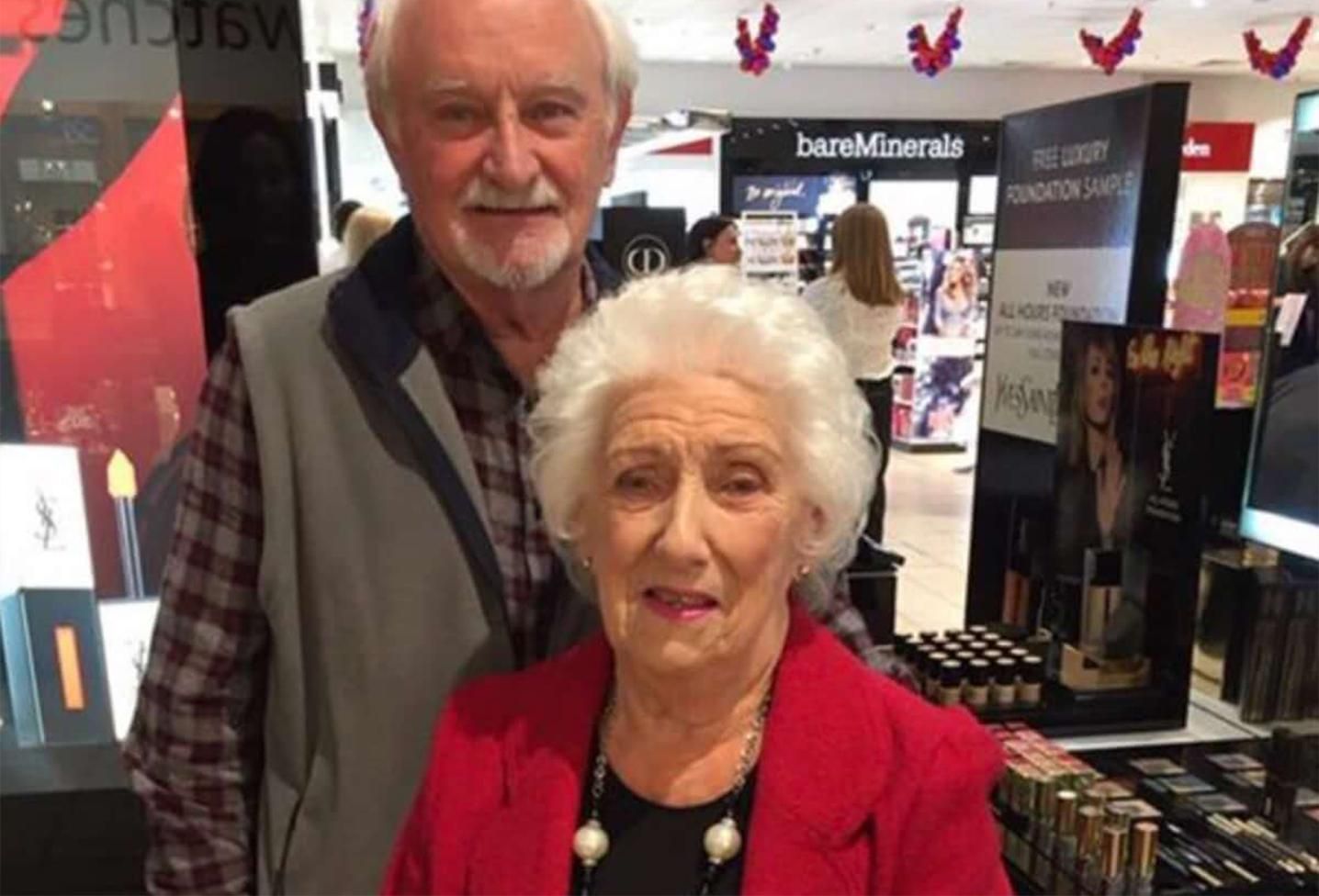 Чоловік проходить beaty-курси, щоб робити макіяж своїй дружині, яка погано бачить: фото Чоловік проходить beaty-курси, щоб робити макіяж своїй дружині, яка погано бачить: фото