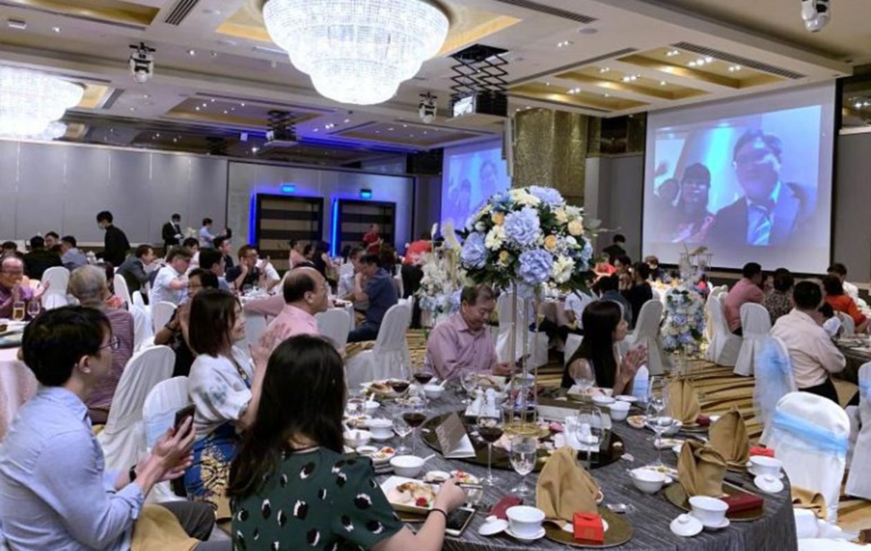 Коронавірус у Китаї: наречені з Сінгапуру провели власне весілля по відеотрансляції