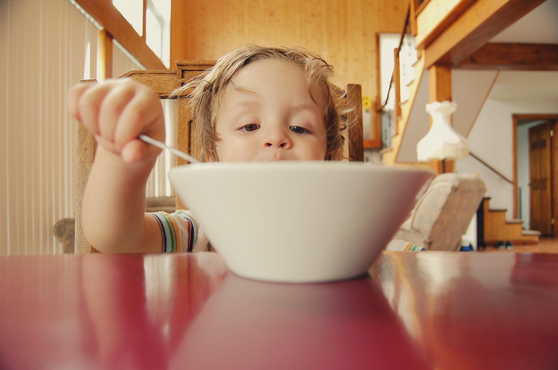 Як вмовити вибагливу дитину їсти: поради для батьків