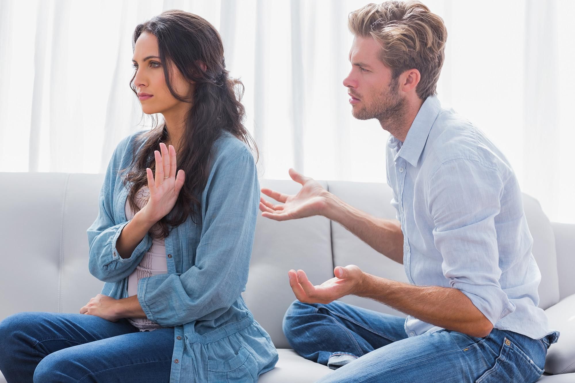 10 неприємних звичок партнерів, які псують стосунки