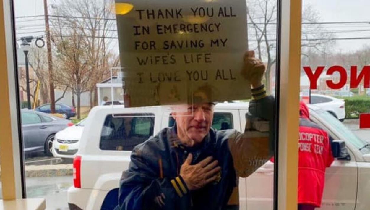 Чоловік зворушливо подякував медикам, які врятували його дружину від коронавірусу: фото
