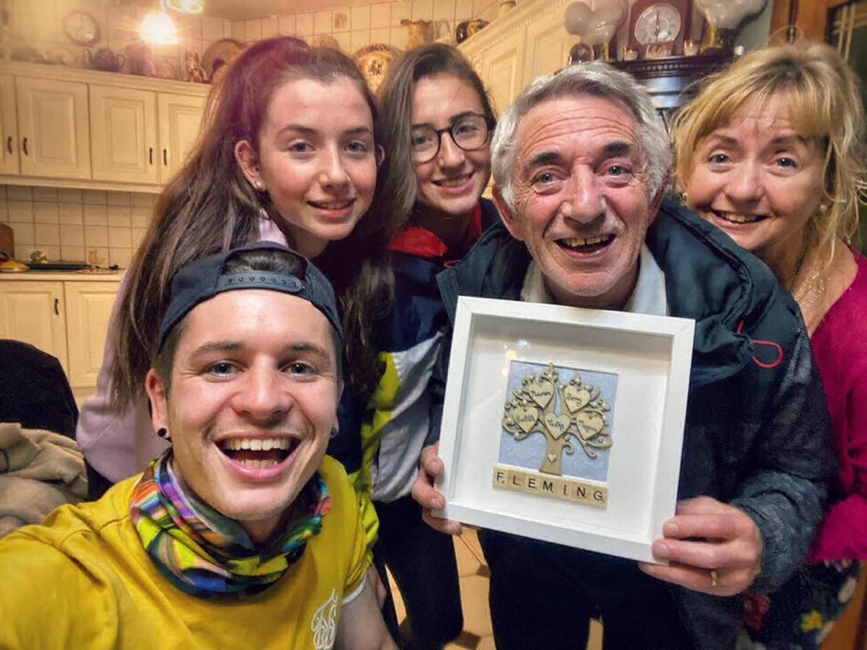 Папа из Ирландии выучил с детьми популярный танец в TikTok: захватывающее видео Папа из Ирландии выучил с детьми популярный танец в TikTok: захватывающее видео