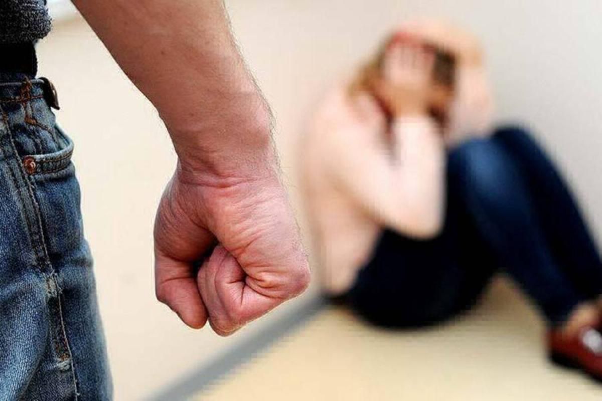 Во время карантина в мире увеличились случаи домашнего насилия: куда обращаться украинцам Во время карантина в мире увеличились случаи домашнего насилия: куда обращаться украинцам