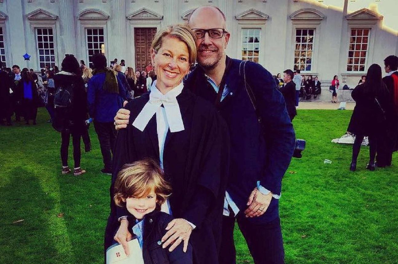 Через карантин жінка не бачила свого сина майже два місяці: емоційне відео зустрічі Через карантин жінка не бачила свого сина майже два місяці: емоційне відео зустрічі