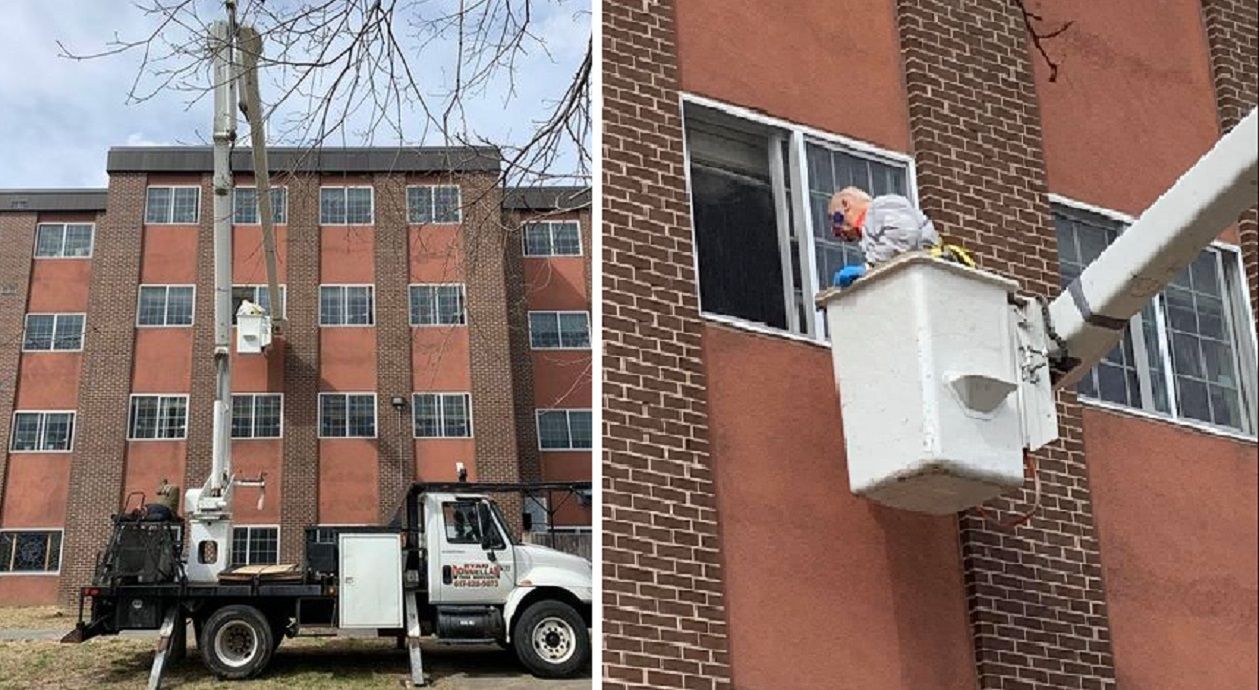 88-летний дедушка на подъемном кране посетил жену в доме престарелых: видео 88-летний дедушка на подъемном кране посетил жену в доме престарелых: видео