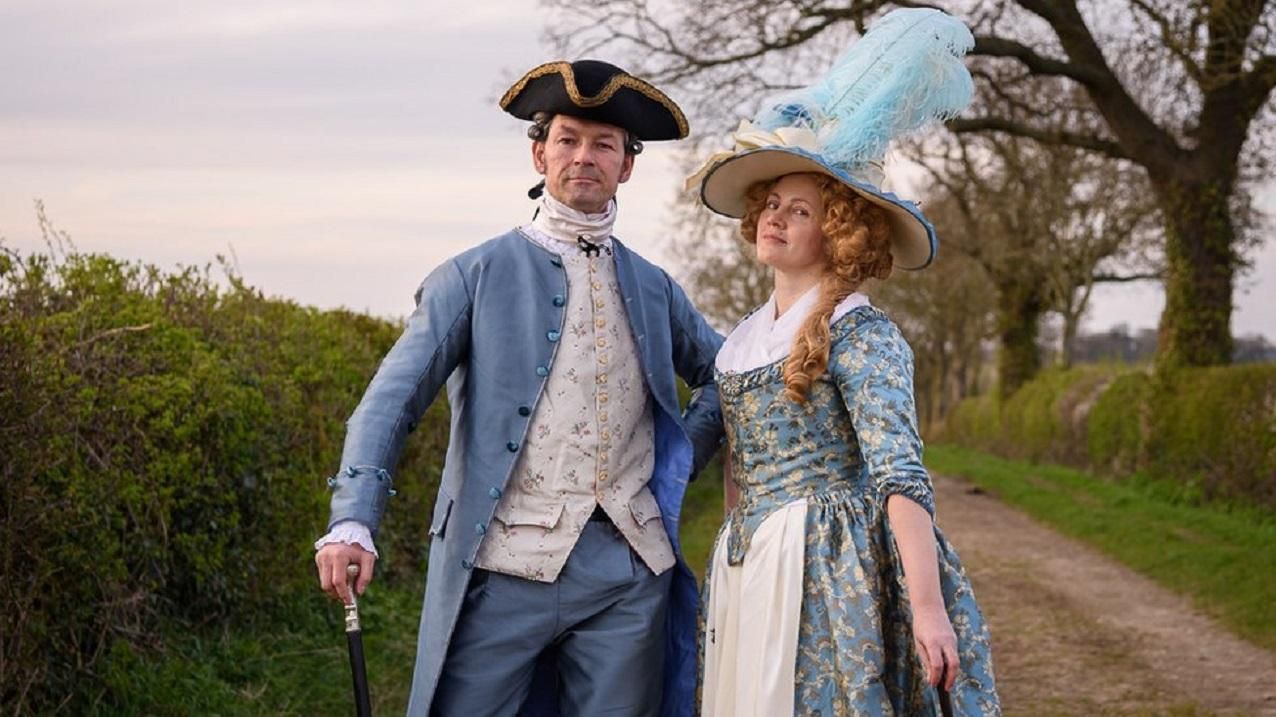 Пара из Англии устраивает прогулки во время карантина в исторических нарядах: красивые фото