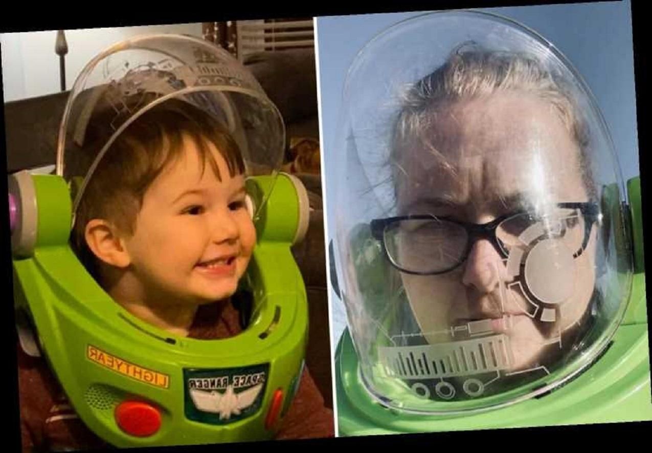 Маме пришлось пойти за продуктами в игрушечном шлеме: забавные фото Маме пришлось пойти за продуктами в игрушечном шлеме: забавные фото