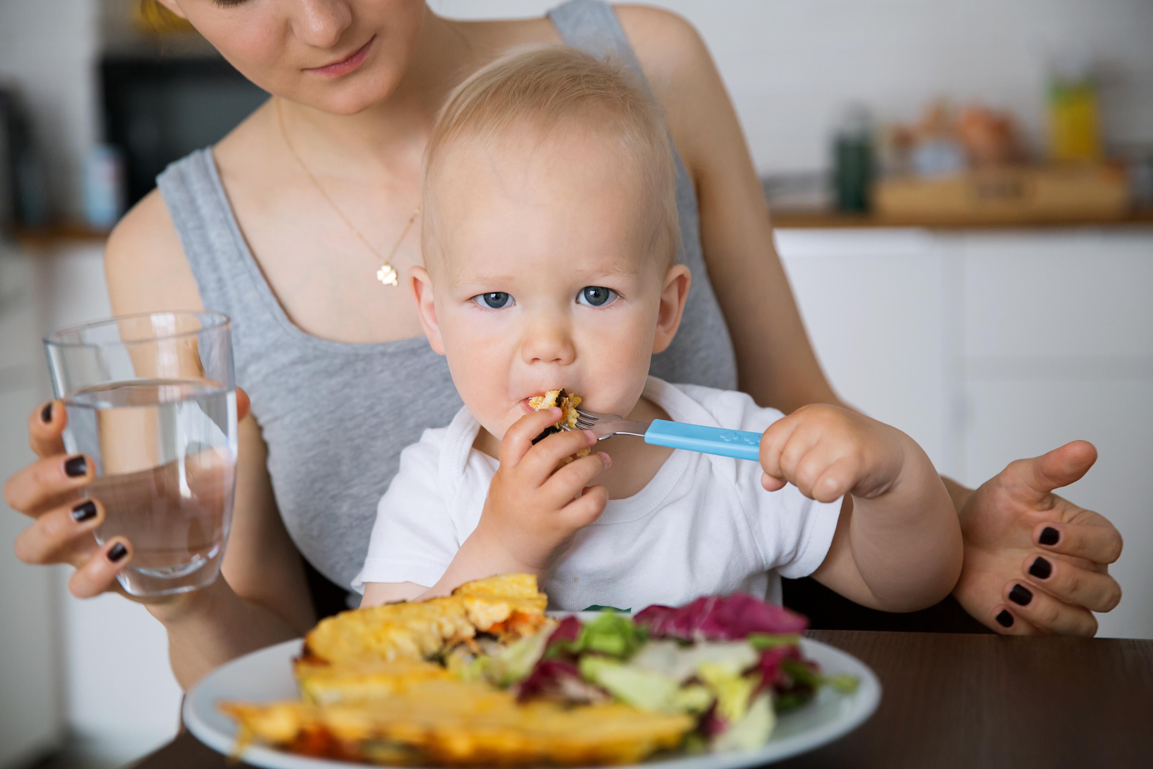 Як батьки доводять дітей до харчової залежності