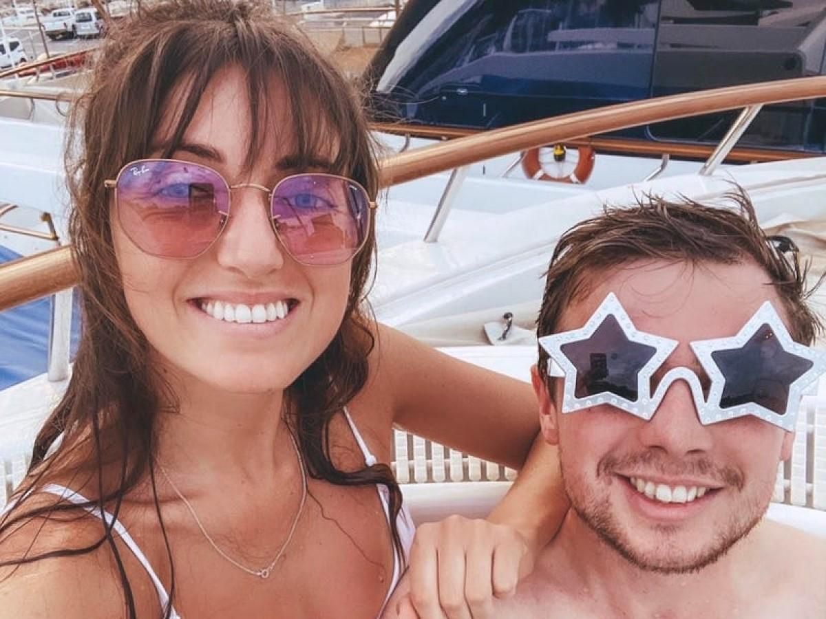 Пара изолировалась на карантин на яхте Пара изолировалась на карантин на яхте