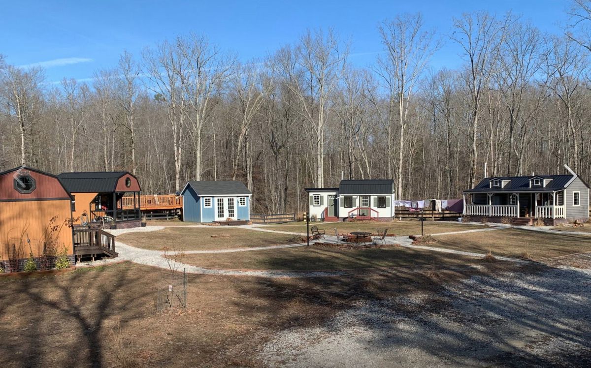 Супруги из США построили небольшие домики для своих детей  Супруги из США построили небольшие домики для своих детей