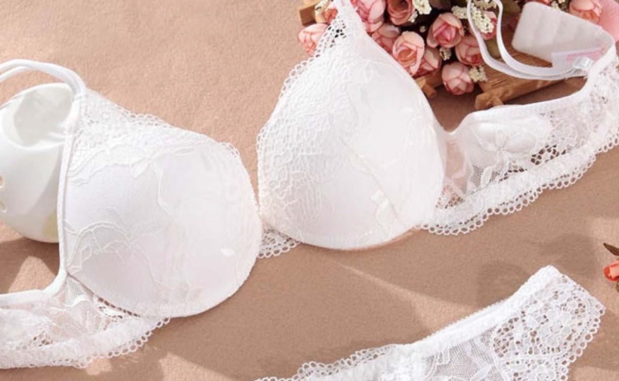 Донька побачила бюстгальтер в машині тата Донька побачила бюстгальтер в машині тата