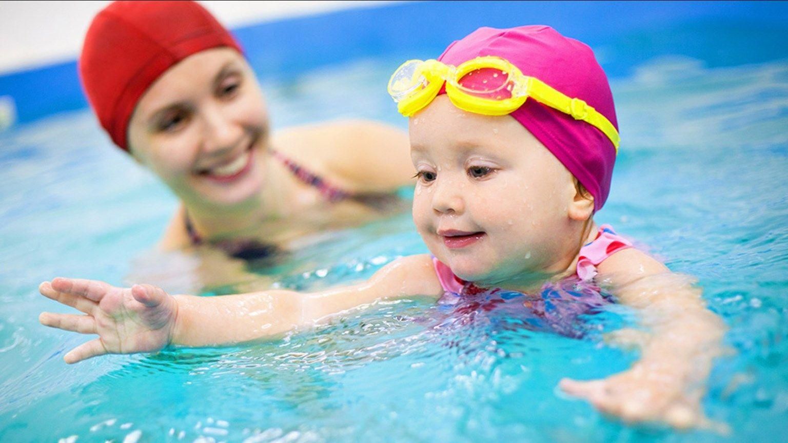 Як навчити дитину плавати
