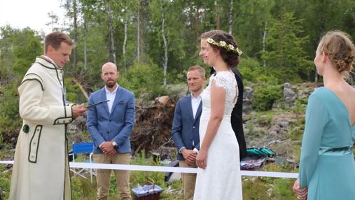 Закохані зі Швеції та Норвегії одружилася просто на кордоні країн через карантин: фото