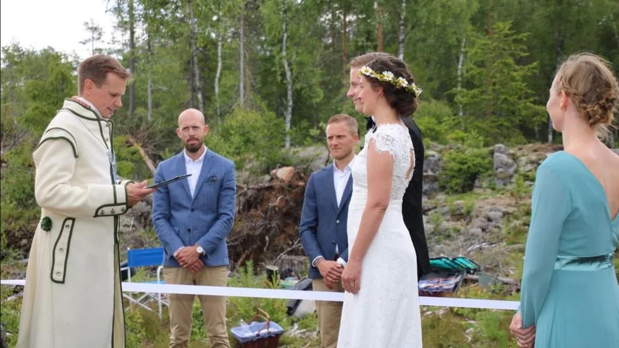 Закохані зі Швеції і Норвегії одружилася просто на кордоні країн: фото