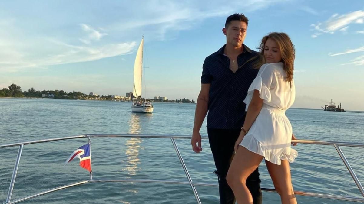 Хлопець курйозно розіграв кохану перед освідченням: відео та фото Хлопець курйозно розіграв кохану перед освідченням: відео та фото