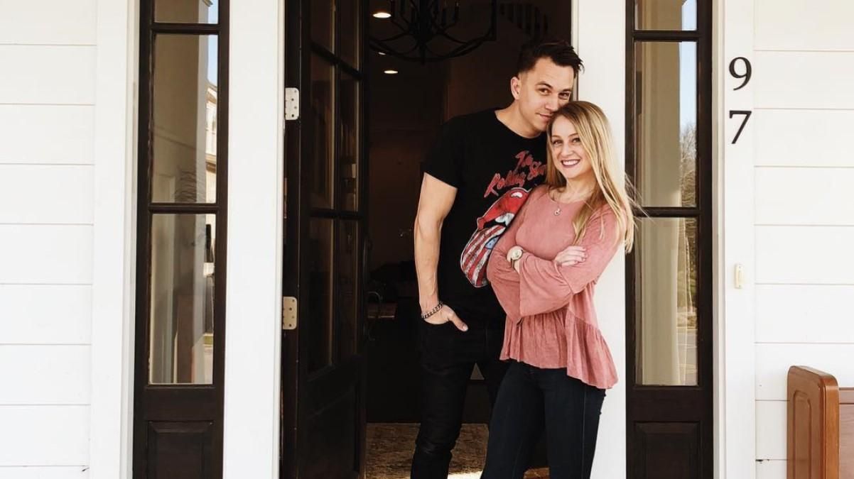 Мужчина устроил курьезный розыгрыш для жены: видео рассмешило миллионы людей Мужчина устроил курьезный розыгрыш для жены: видео рассмешило миллионы людей