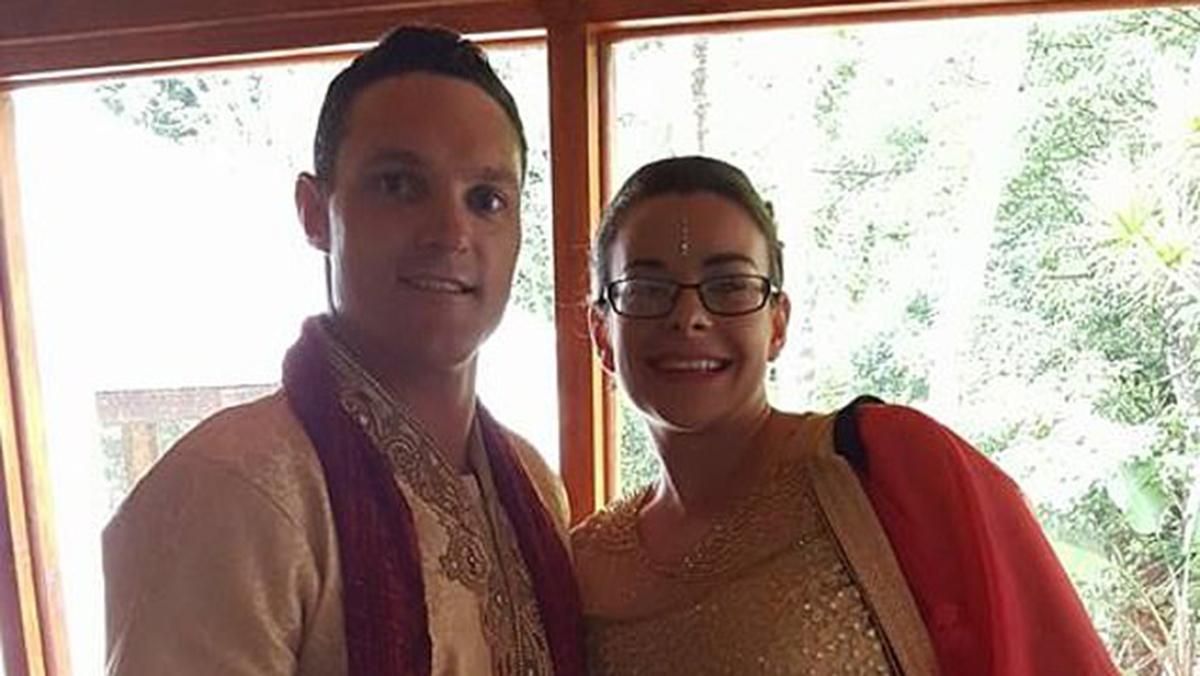 Чоловік врятував дружину з пащі 2-метрової акули: фото Чоловік врятував дружину з пащі 2-метрової акули: фото