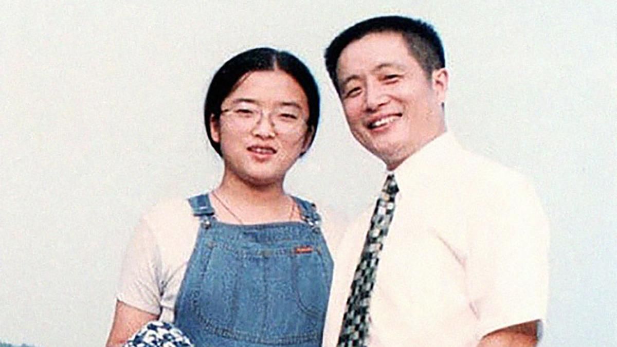 Отец и дочь 40 лет делали фото на одном и том же месте: щемящие фото Отец и дочь 40 лет делали фото на одном и том же месте: щемящие фото