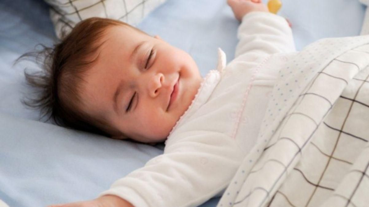 Как уложить ребенка спать: 4 действенные техники