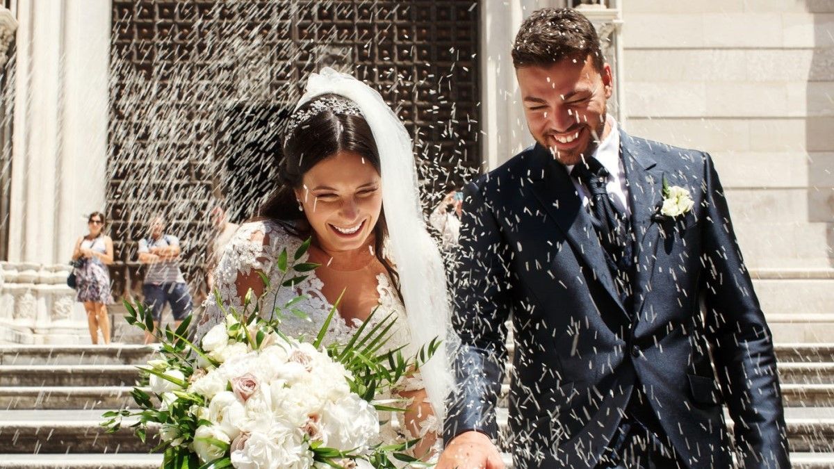 Жених рассмешил всех гостей курьезной выходкой: видео со свадьбы Жених рассмешил всех гостей курьезной выходкой: видео со свадьбы