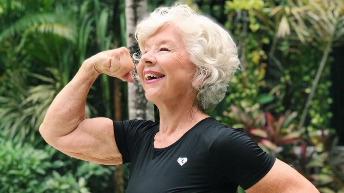 Дочь мотивировала 74-летнюю маму стать фитнес-моделью: результат ее похудения покорил сеть