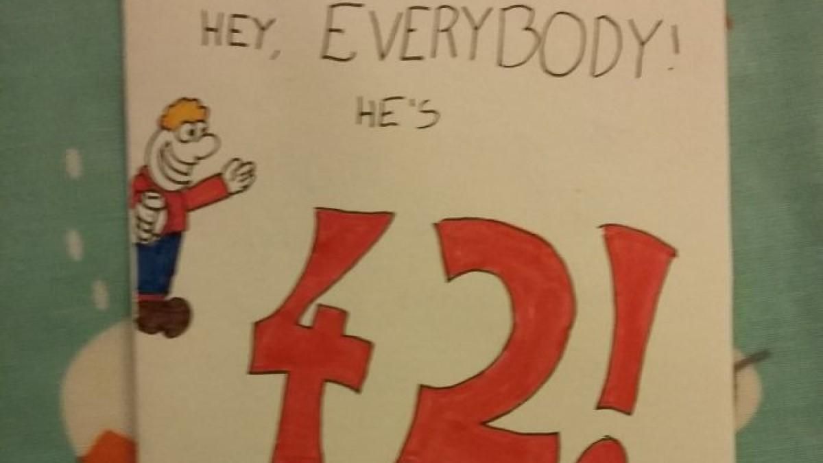 Парень подарил отцу саркастическую открытку: подарок вернулся к нему через 28 лет Парень подарил отцу саркастическую открытку: подарок вернулся к нему через 28 лет