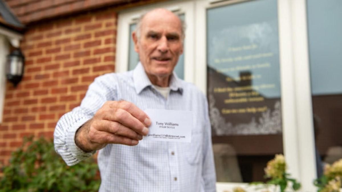 Старенький вдівець зворушив мережу пошуками друзів: історія, яка сколихнула весь світ Старенький вдівець зворушив мережу пошуками друзів: історія, яка сколихнула весь світ