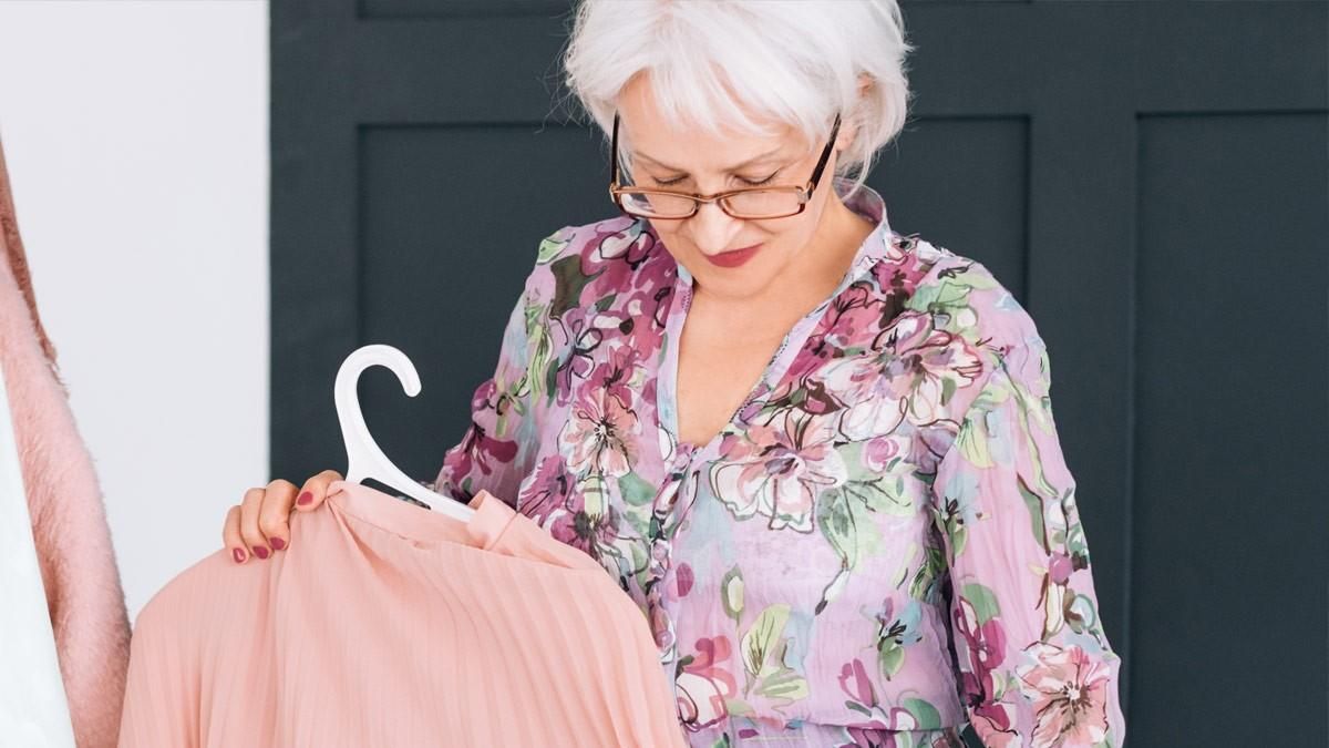 Девушка почтила память бабушки, осовременив ее наряд: видео Девушка почтила память бабушки, осовременив ее наряд: видео