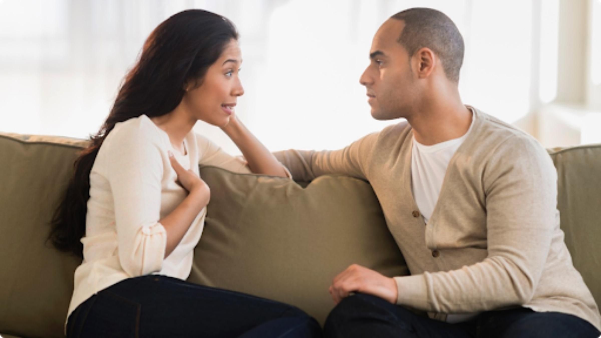 Які фрази краще не говорити чоловікові: поради для міцних стосунків