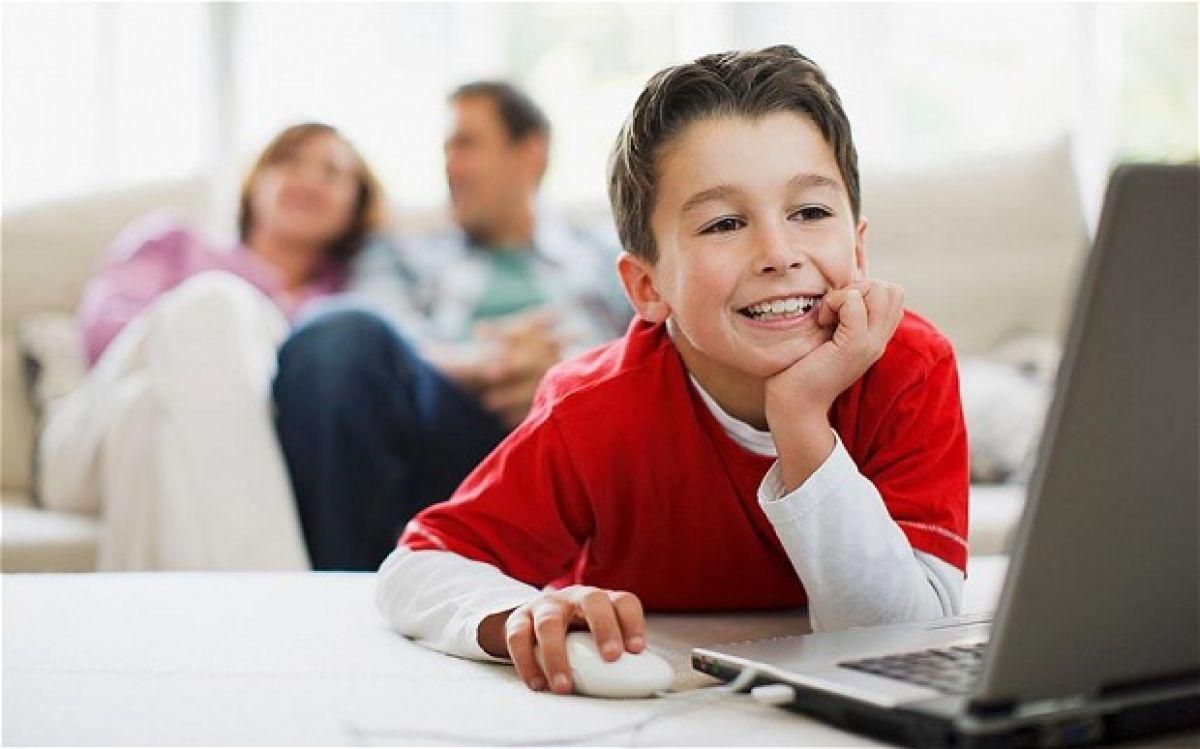 Как родителям минимизировать время ребенка за компьютером, смартфоном