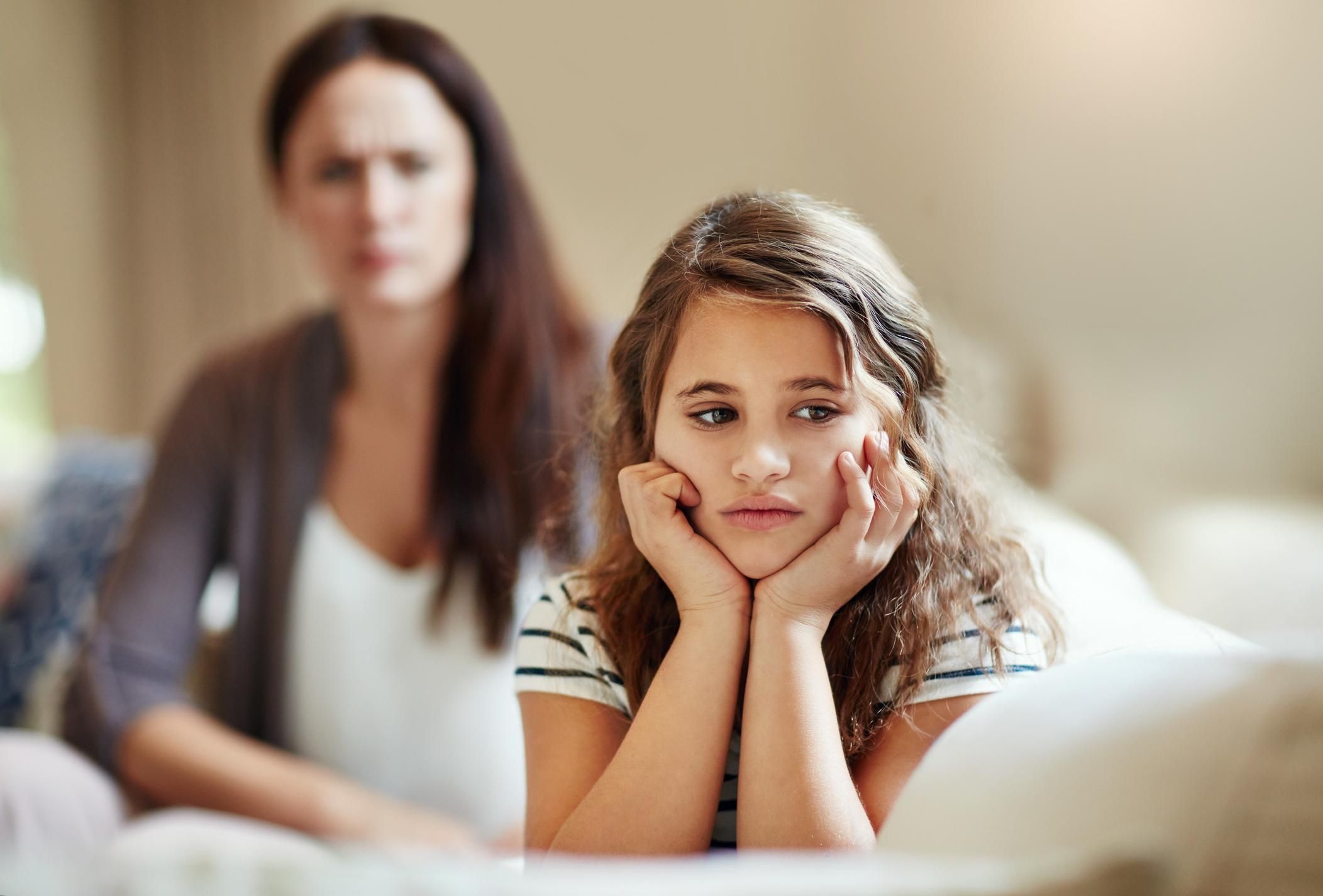 Какие фразы негативно влияют на ребенка: вредные советы для родителей