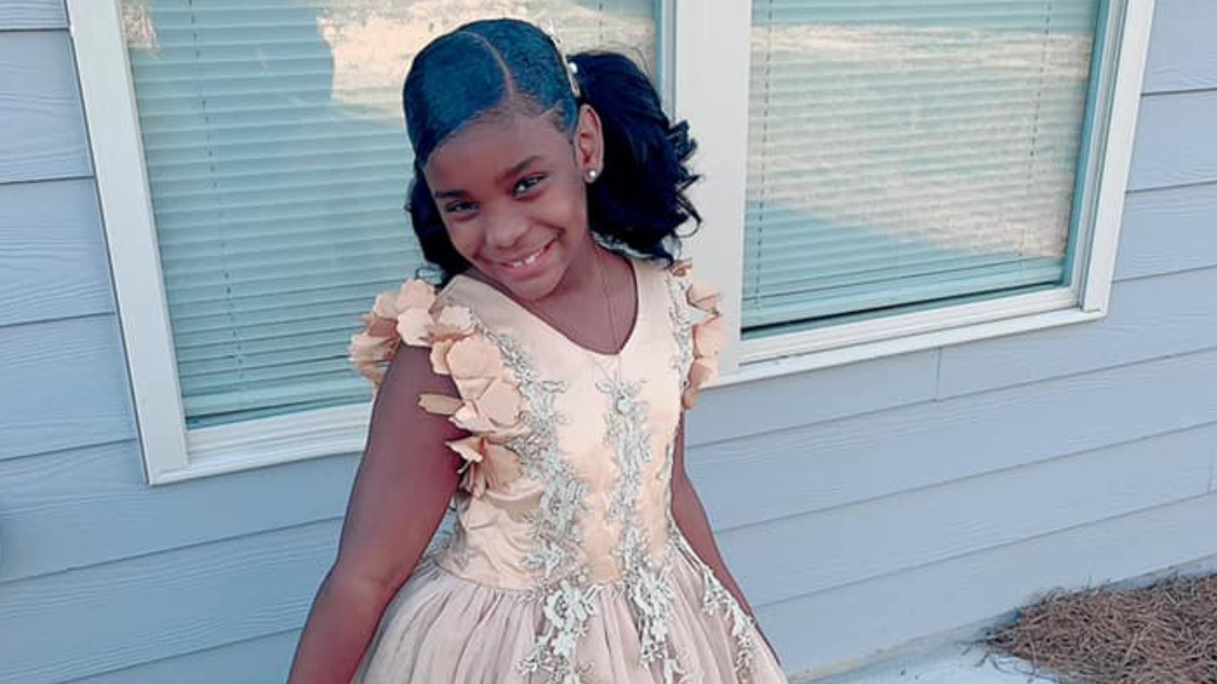 Старший брат отвел сестру на танцы для папы и дочки Старший брат отвел сестру на танцы для папы и дочки