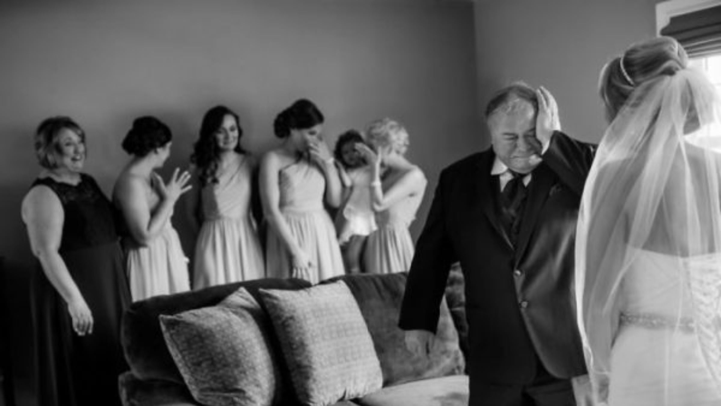Як батько віддає доньку заміж: зворушливі фото з весіль
