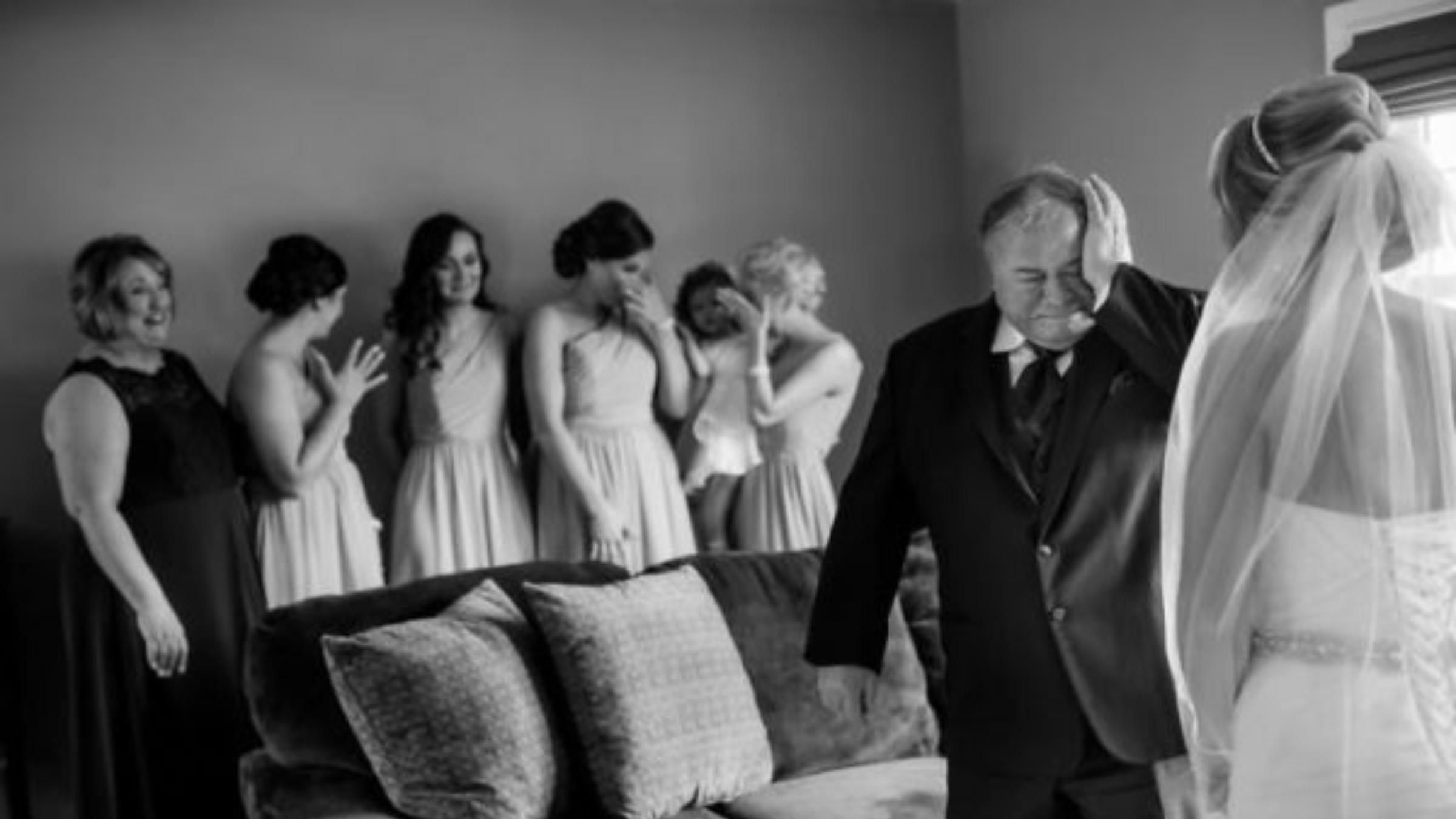 Как отец отдает дочь замуж: трогательные фото со свадеб