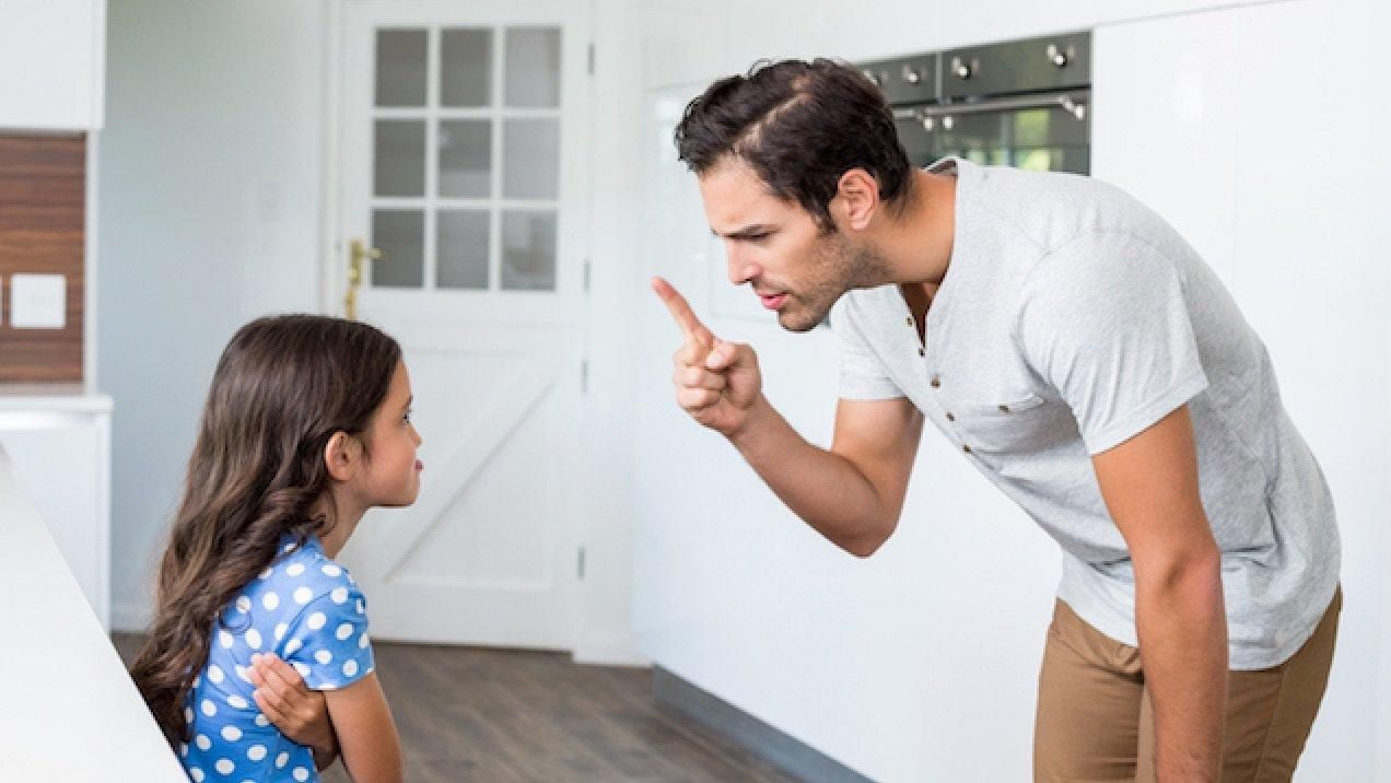 Чому діти обманюють батьків: психолог розповів про 3 головні причини