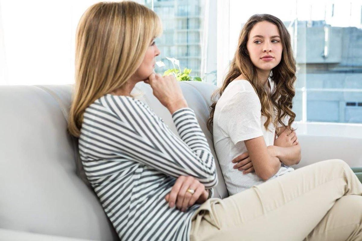 Почему подростки негативно реагируют на родительские замечания